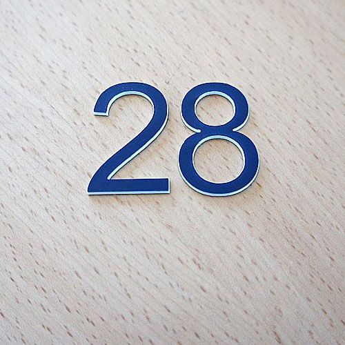 PETIT 5 x 3,5 cm, Blanc écrit Bleu Numéro De Maison PVC – Plaque Gravée À Personnaliser 21 Couleurs Numéro Pour Boîte Aux Lettres Adhésif 